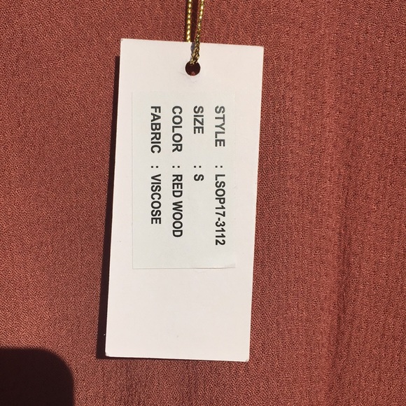 NWT Woman’s flowy type blouse by Love Sam - Picture 5 of 7